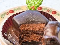 【クリスマス限定】お皿に描かれているのは『ミッキー』ではなく？　チョコケーキ＆スーベニアに惚れた！