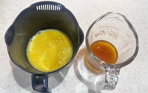 『おでんの素でだし巻き玉子』を作る写真（撮影：エニママ）