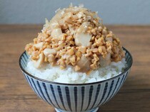 納豆の食べ方に「意外に相性がいい！」　ご飯の上にのっていたのは？
