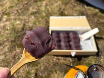 赤福の食べ方に「この発想はなかった！」「天才か」　山頂で作ったものが？