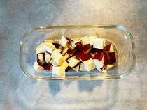 角切りにしたサツマイモを？　レンチンで完成する一品に「おつまみにもぴったり」