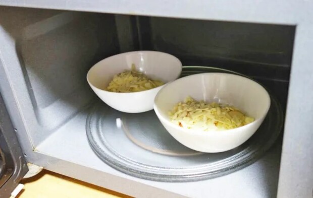 『りんごのチーズのせ』を作る写真（撮影：エニママ）