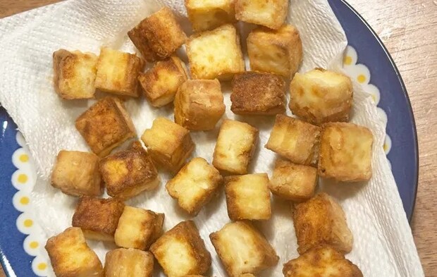 『のり塩コロコロ絹厚揚げ』を作る写真（撮影：エニママ）