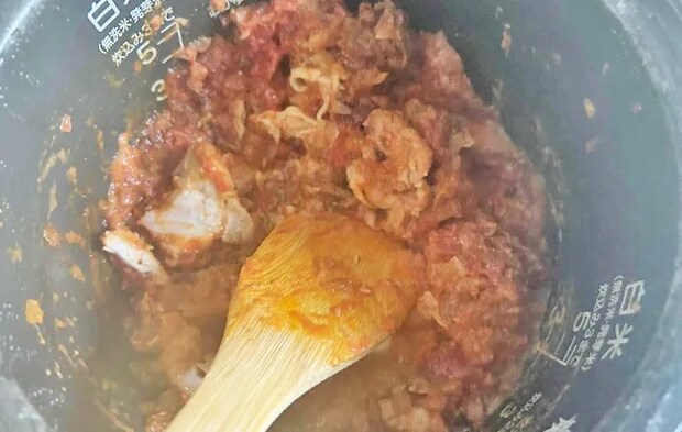 『炊飯器でバターチキンカレー』を作る写真（撮影：エニママ）