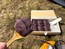 赤福の食べ方に「この発想はなかった！」「天才か」　山頂で作ったものが？