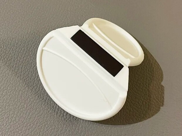 ダイソーの『お皿キャッチ』写真（撮影：grape編集部）