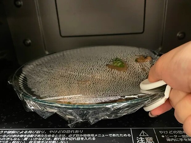 ダイソーの『お皿キャッチ』写真（撮影：grape編集部）