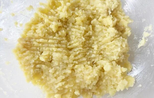 『春巻きスイートポテト』を作る写真（撮影：エニママ）