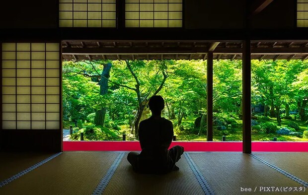 座禅をする人の写真