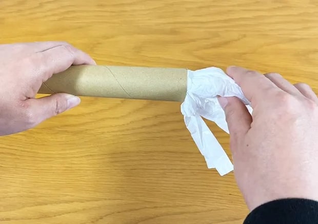 アルミホイルの芯の活用シーン（撮影：grape編集部）