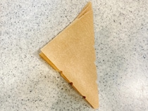 クッキングシートを4つ折りにして？　　まさかの使い道に「目からウロコ」