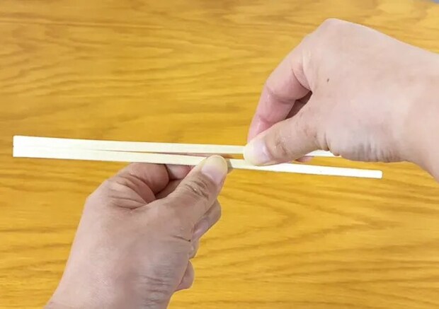 割りばしをきれいに割る方法（撮影：grape編集部）