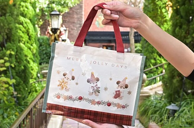 『アーモンドチョコレートバー』のパッケージの写真（撮影：grape編集部）