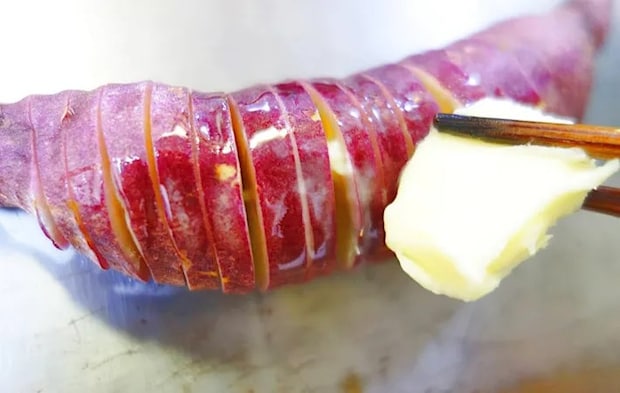 『サツマイモのハッセルバック』を作る写真（撮影：エニママ）