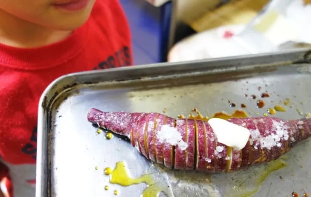 『サツマイモのハッセルバック』の完成写真（撮影：エニママ）