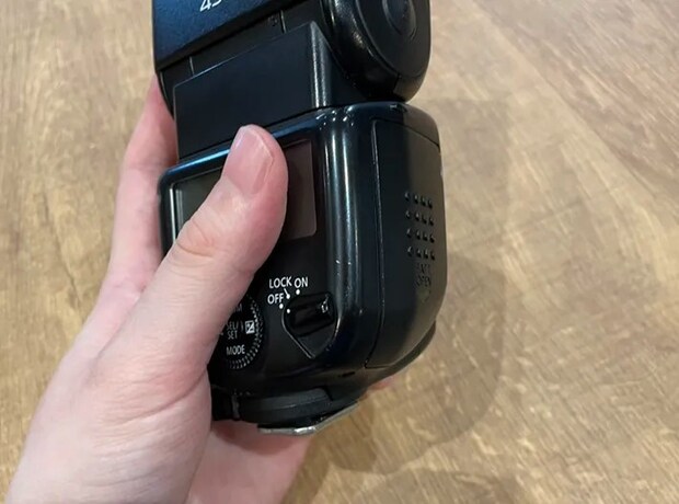 ストロボの写真（撮影：grape編集部）