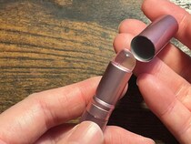 セリアで見つけたプニプニのリップブラシ　使って大正解の仕上がりに「想像以上」「ケアもしやすい」