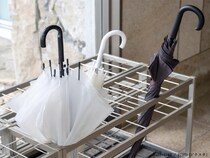 誰かが置き忘れた傘、持って行ってもいい？　意外と知らない『忘れ物』の考え方