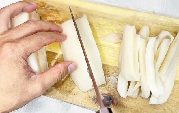 『フライドレンコン』を作る写真（撮影：キジカク）