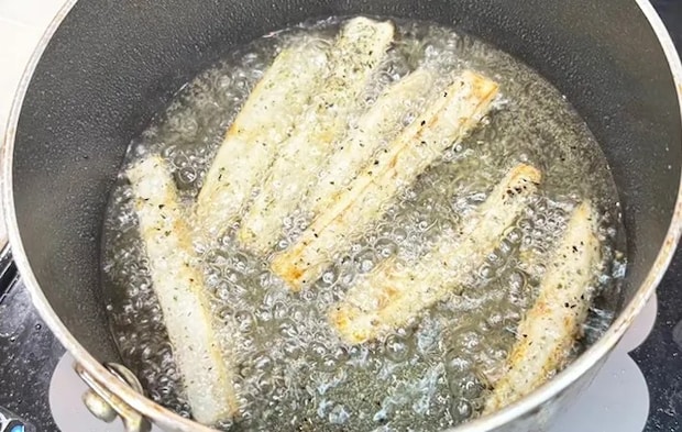 『フライドレンコン』を作る写真（撮影：キジカク）