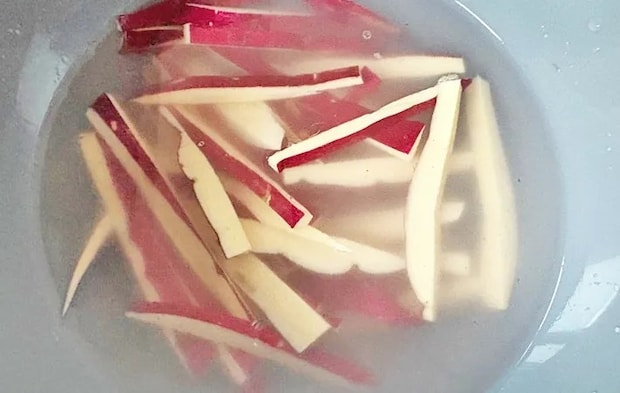 『さつまいもの皮のいもけんぴ』を作る写真（撮影：エニママ）