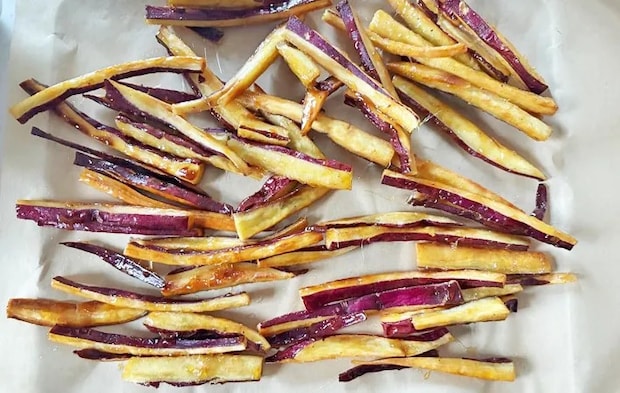 『さつまいもの皮のいもけんぴ』を作る写真（撮影：エニママ）