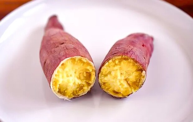 サツマイモを割った写真（撮影：小泉明代）