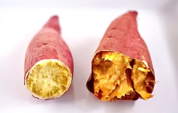 加熱したサツマイモと市販の焼き芋の写真（撮影：小泉明代）