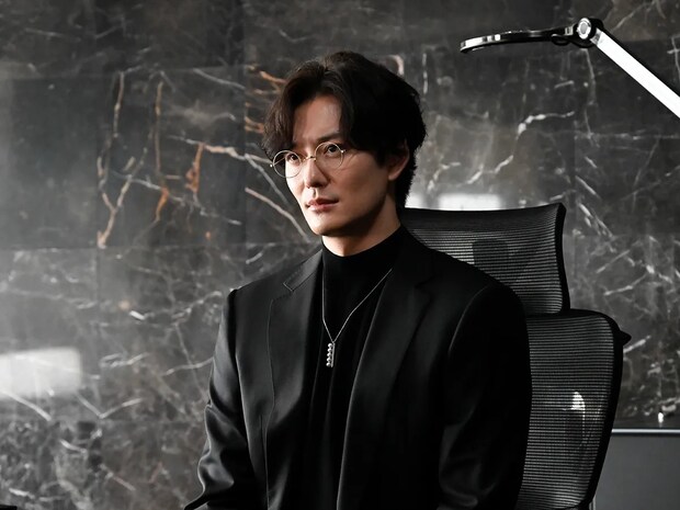 『ちょっとだけエスパー』に出演する岡田将生さんが写る場面写真