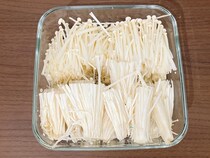 エノキ2袋を使って？　味つけは『お茶づけ海苔』だけの“ズボラ飯”レシピ