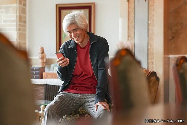 『ザ・ロイヤルファミリー』に出演する佐藤浩市さんが写る場面写真