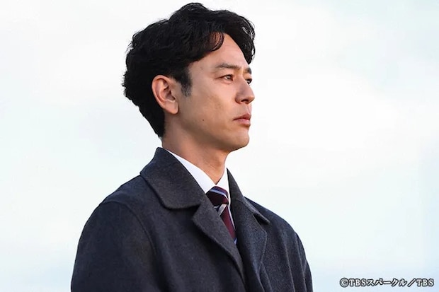 『ザ・ロイヤルファミリー』に出演する妻夫木聡さんが写る場面写真