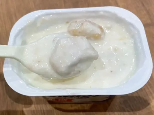 意外と相性抜群！　ヨーグルトに混ぜて正解だったお菓子は…「食べ応えがある」「朝食にいい！」