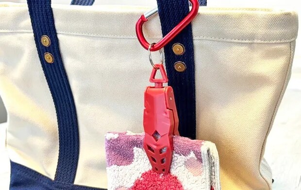 セリア『カラビナ・キーフック クリップ付』の使用写真（撮影：キジカク）