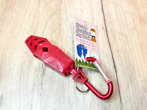110円で万能! セリアの『カラビナ・キーフック クリップ付』が便利すぎる