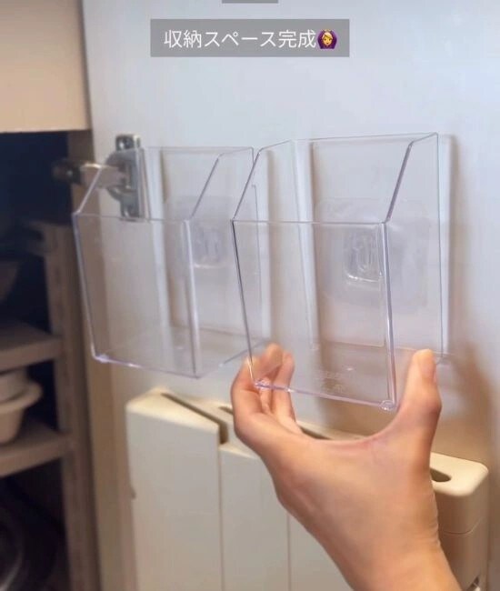 扉に設置した差し込み式壁面シールフック