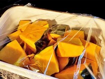 かぼちゃ煮に、大さじ3杯入れたのは？　意外な味つけに「夫婦でハマるかも」【作り置きレシピ】