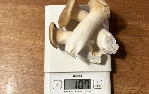 『きのこのキムチ漬け』を作る写真（撮影：エニママ）