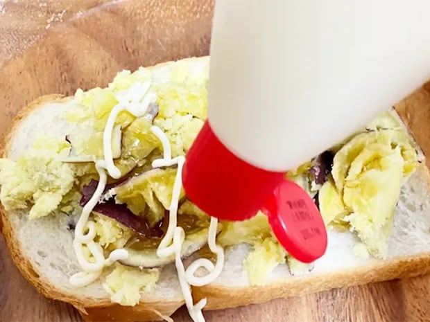 食パンが化けた! バターを塗らない食べ方に「うまい!」「忙しい朝にピッタリ」