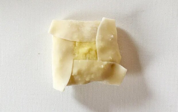 『餃子の皮のスイートポテト』を作る写真（撮影：エニママ）