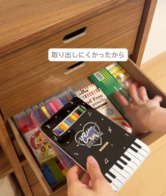 引き出しに入ったペン類