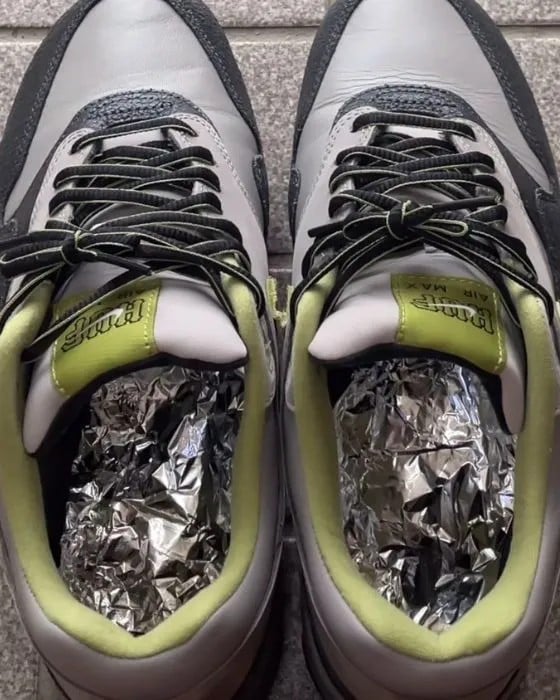 アルミホイルが入った靴