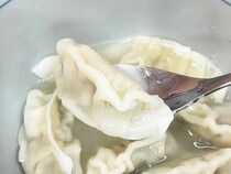 冷凍餃子、そのまま焼かずに…　6分レンチンして？　レシピに「夜食にぴったりでうまい」