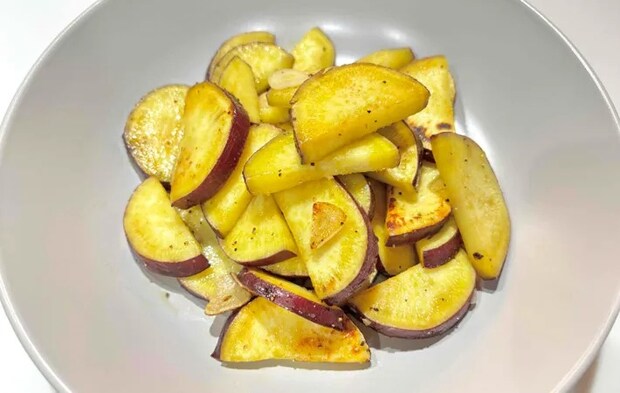 『サツマイモガーリックソテー』の完成写真（撮影：エニママ）