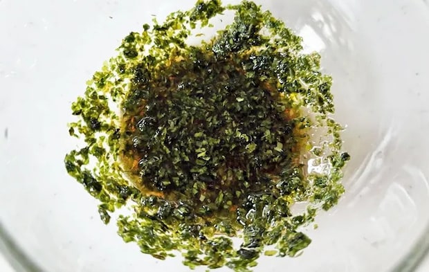 『レンコンナムル』を作る写真（撮影：エニママ）