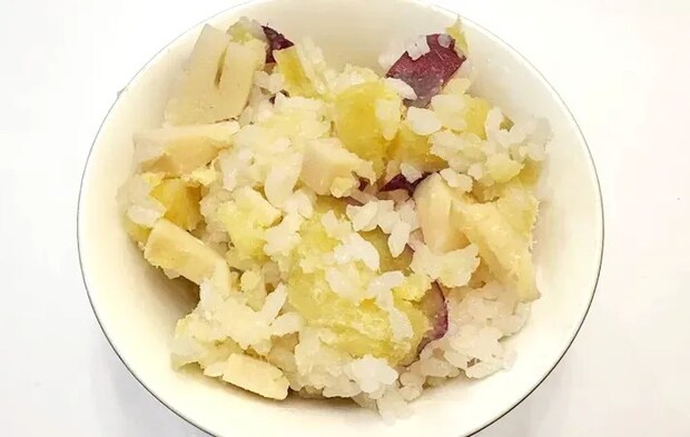 『さつまいも×タケノコご飯』の完成写真（撮影：エニママ）