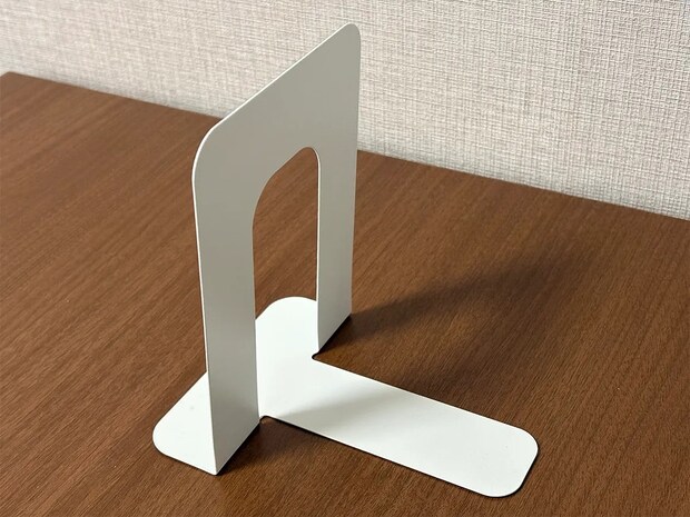 100均で買ったブックエンド　並べて使うと…？意外な収納法に目からウロコ