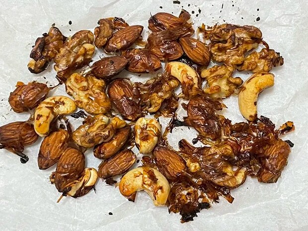 焼いたミックスナッツ（撮影：grape編集部）