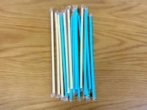 ストローにネックレスを通すと…　絡まらない収納ワザに「その手があったか」「大活躍してる」