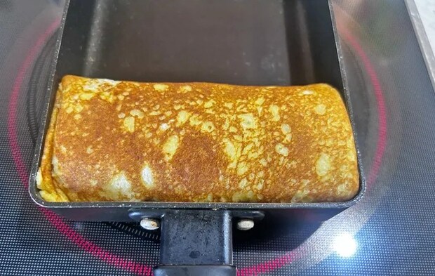 『山芋入りふわふわ玉子焼き』を作る写真（撮影：エニママ）